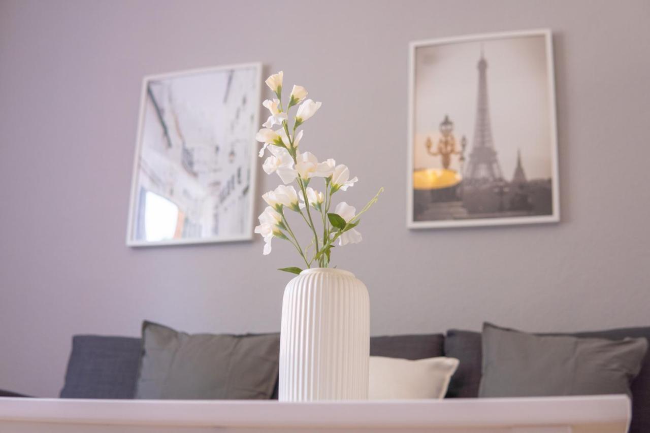 "Purple Chill" Super Zentrale Ferienwohnung Hbf-Messe-Buergerweide-Citygate-Ovb Arena Bremen Bagian luar foto